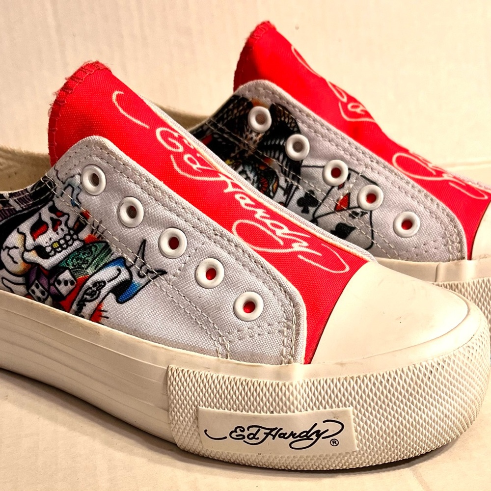 Ed Hardy Poppy White Magician Skull laceless slip on shoes. Size 7